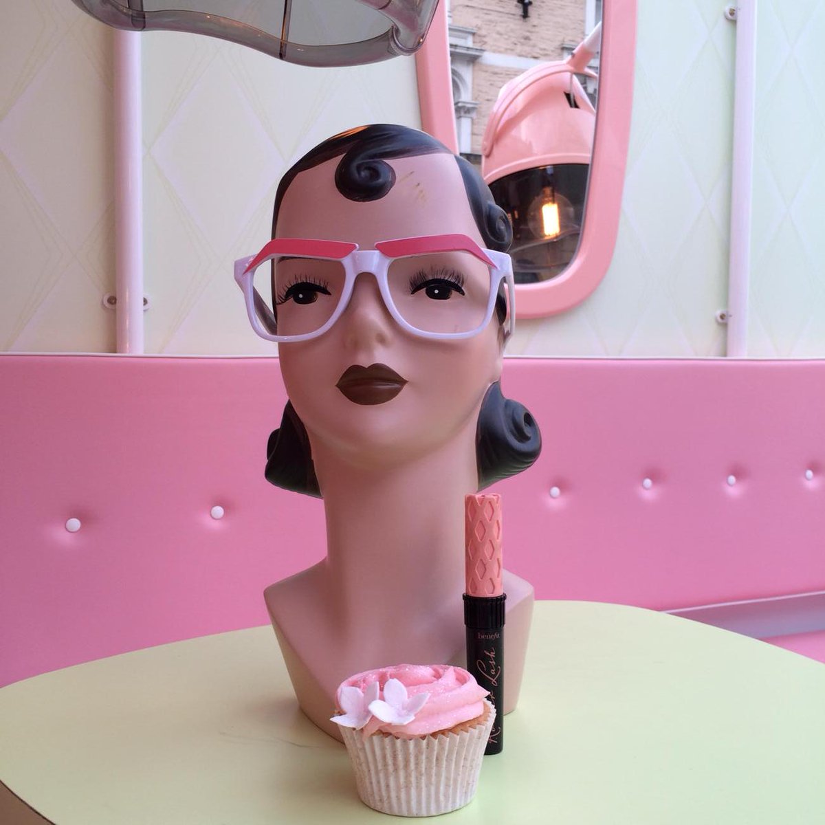 RoweAlyson's tweet photo. Gabbi is waiting for you @BenefitUK #curlsbestfriend in #Cardiff for #makeuppers #cupcakes #lifeatbenefit http://t.co/5IX2S9jWwe