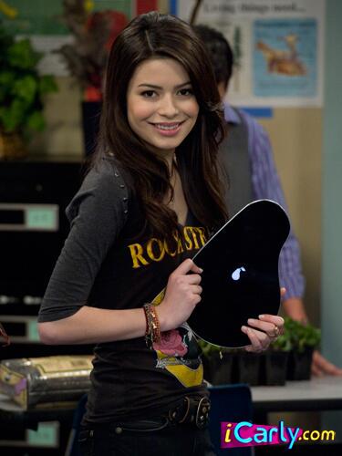 Icarly Japan Pear社はアップル社のパロディで洋梨の形をしています ピアフォン ピアパッドが代表製品です 他にもピアポッド ピアブック ピアクラウド ピアチューンズなどがあります ビクトリアス にも使われています Icarlyjapan Http T Co Icarly Japan Pear社はアップル社のパロディで洋梨の形をしています ピアフォン ピアパッドが代表製品です 他にもピアポッド ピアブック ピアクラウド ピアチューンズなどがあります ビクトリアス にも使われています Icarlyjapan Http T Co