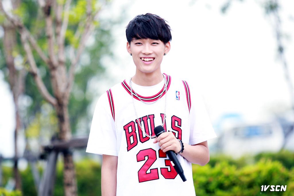 1vscn's tweet photo. 150530 부산항축제 #원보이시스 #J_Han 즐거운 주말 보내세요💕Smile～!😄 원본:http://t.co/klRJgHYw2L http://t.co/CDuvuqErLc