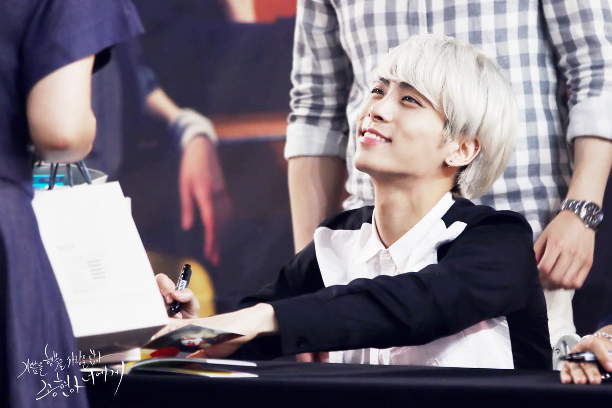 150602 Jonghyun @ Firma de Autógrafos de 'Odd' en Ilsan CGzKLvCUYAAPAkt