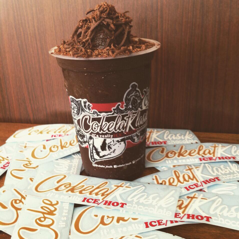 Sticker now available buy at least 2 cup of CokelatKlasik grab it fast guys 🔥🔥🔥