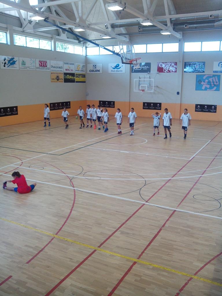 JesusLopezFolg's tweet photo. Escalfament,@CNSBasquet ,#laseu #mini2015 http://t.co/r0KQPXE9ve