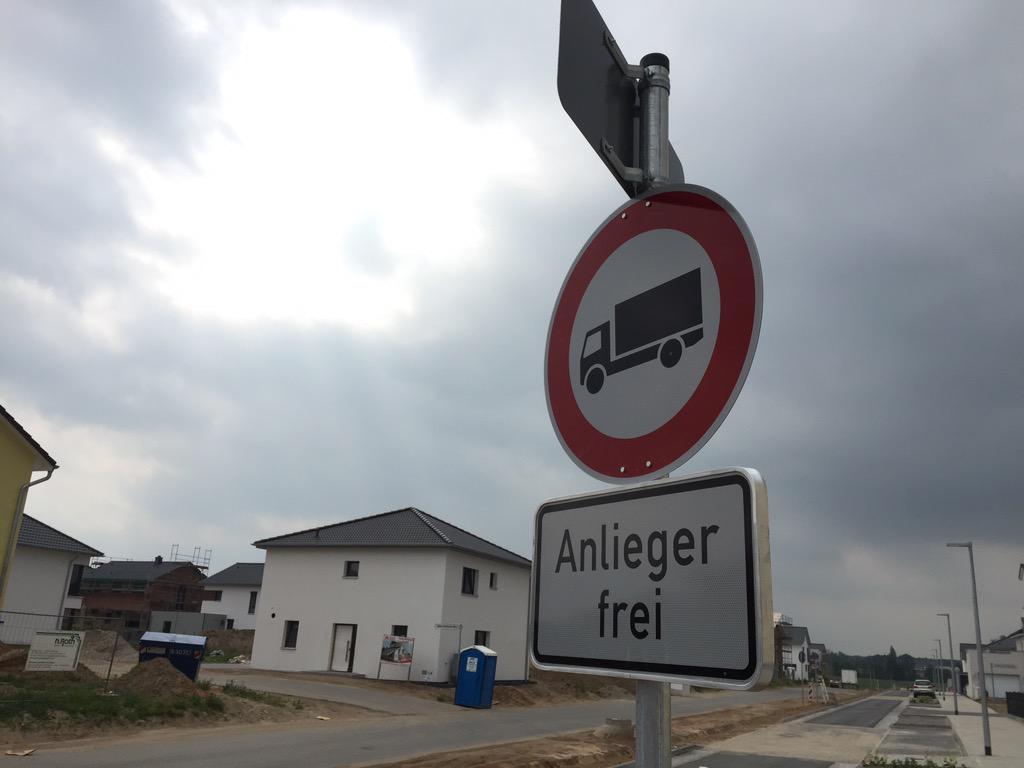 Die erste Straßenseite ist eröffnet und befahrbar.