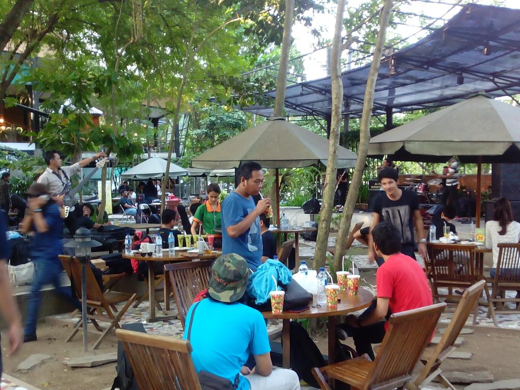 Suasana alldintfest di foodpark ugm.. Seru nih cuy.. Mari bergabung..