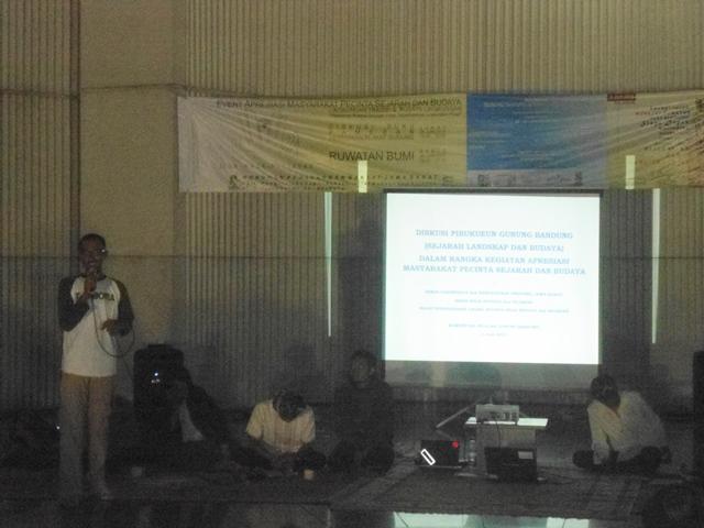 Bang <a href="/harleysastha/">Majestic Tambora</a> memaparkan sejarah dan budaya Gunung di Indonesia.