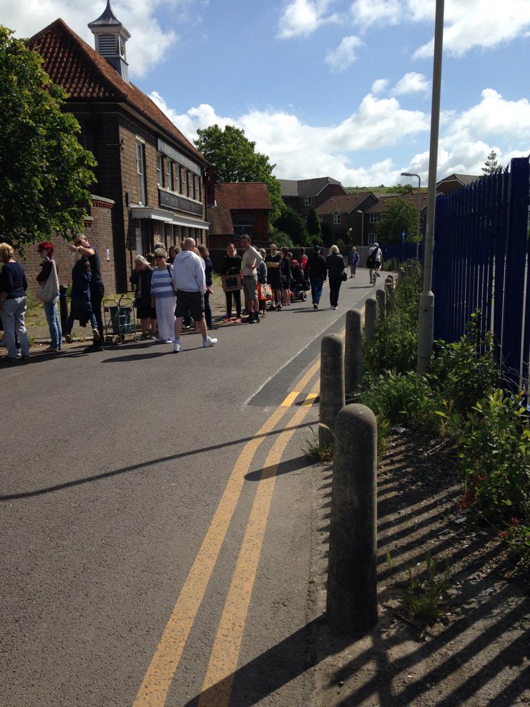 Looks like people have got the message! Jumble Sale opens in 10 mins - elbows at dawn! #lewes <a href="/LewesDepot/">Lewes Depot</a> <a href="/ssbslewes/">South Street Bonfire</a>