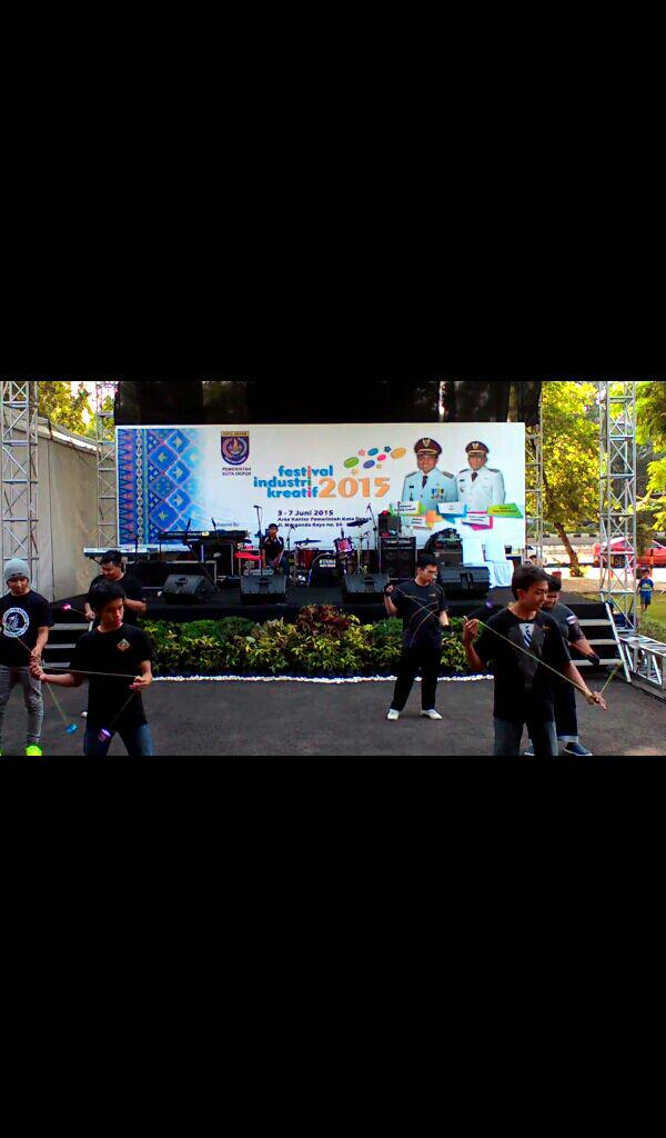 Atraksi yo-yo di Festival Industri Kreatif 2015 <a href="/Indag_Depok/">Disperindag Depok</a> <a href="/pemkotdepok/">PEMERINTAH KOTA DEPOK | #AyoPakaiMasker</a>
