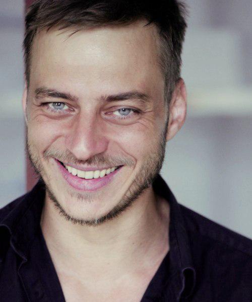           (Thomas Tom Wlaschiha) -        (Jaqen H\ghar)

Happy Birthday!!!    42. 