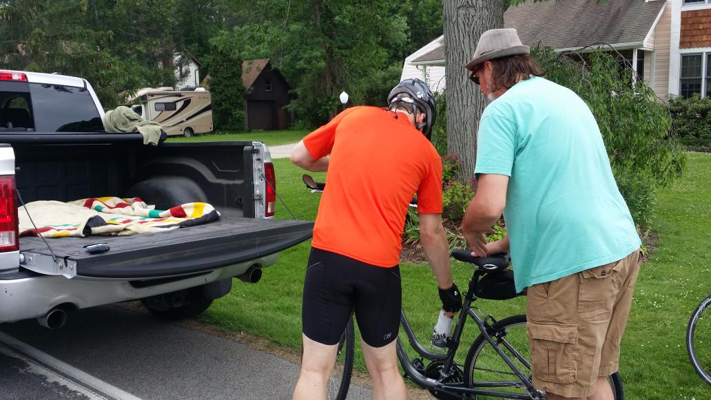 WGRZmaryalice's tweet image. Rescued!  Escaped from Grand Island courtesy of @Bulldogwgr &amp;amp; @WGRZ_SteveBrown. #FlatTire #AnchorProblems #CycleFail