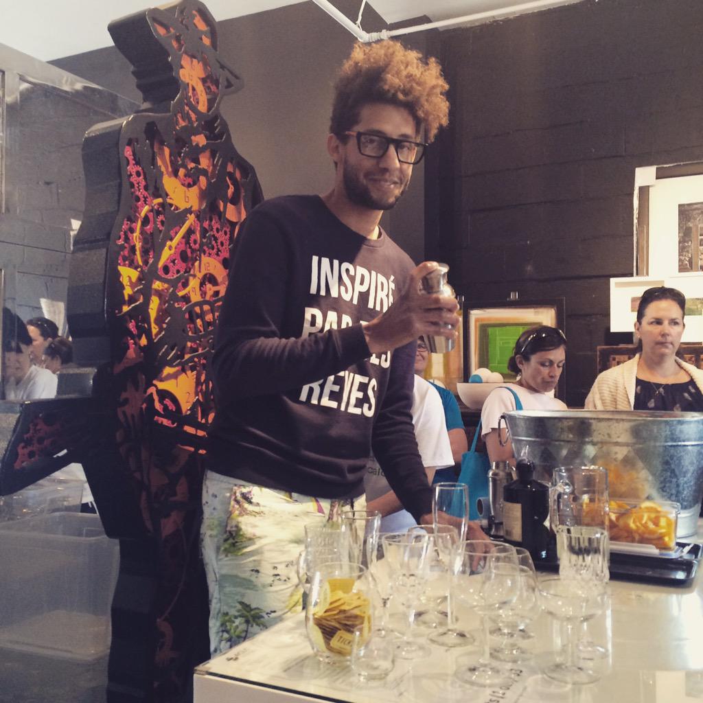 GalleryCalorie's tweet photo. Greg mixing up delicious gin rhubarb cocktails at #GalCal Avenue stop @DaDeGallery #ininglewood #yyc http://t.co/jna1uP1Iwl