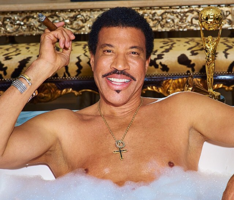 Happy Birthday Lionel Richie! Watch: Easy [Live Performance]  