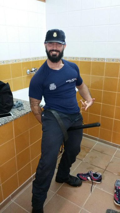 Esta noche ponemos orden #police #striptease http://t.co/Do4jUWDJr9<a href="/tag/police"class="tags">#police</a><a href="/tag/striptease"class="tags">#striptease</a>