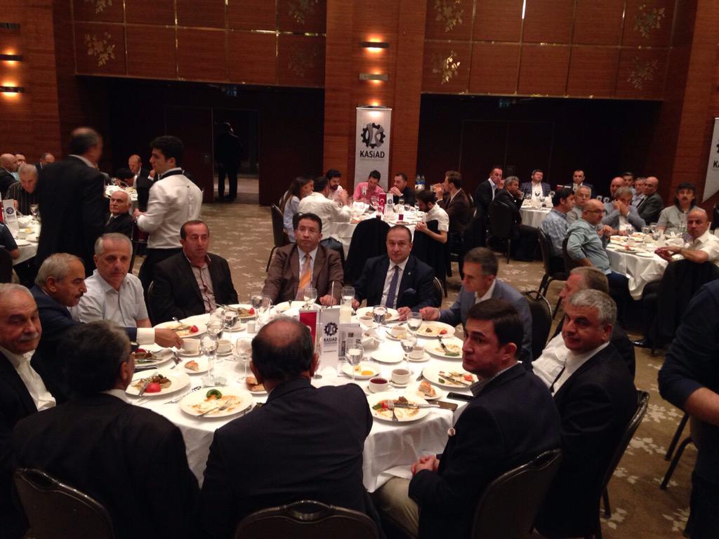 mehmetumur_'s tweet photo. Geleneksel KASİAD iftarımızda dostlarla biraraya geldik. http://t.co/NRYxSS30LP