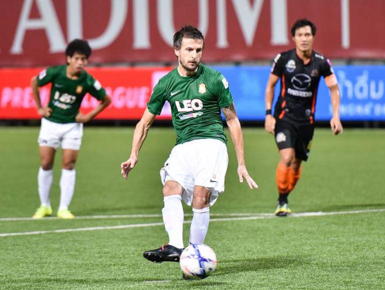 Tasevski converts his penalty; photo: Bangkok Glass