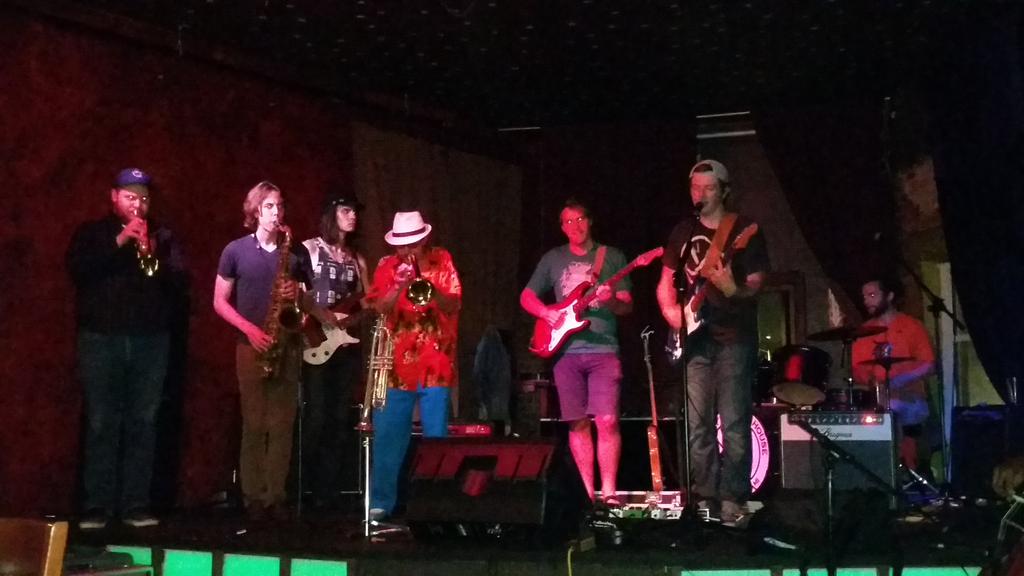 VeggieLoves's tweet photo. Open mic night at Ruperts♡ @DiscoverKzoo @DwntwnKalamazoo @cheerskzoo http://t.co/D6FP6r2I2v
