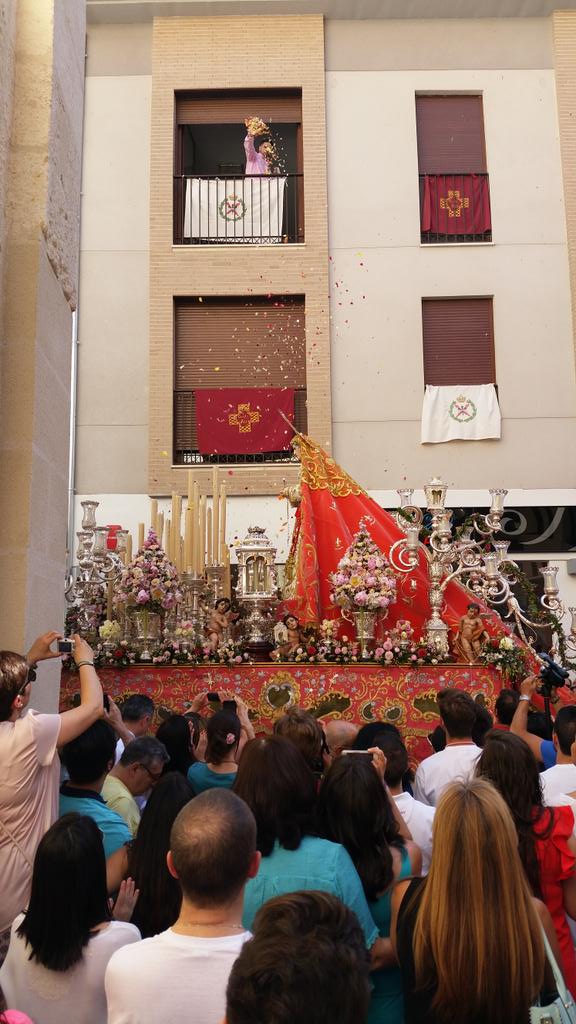 Fotos de esta tarde de la salida extraordinaria de la Reina del Darro <a href="/doloresgranada/">Dolores Granada</a>