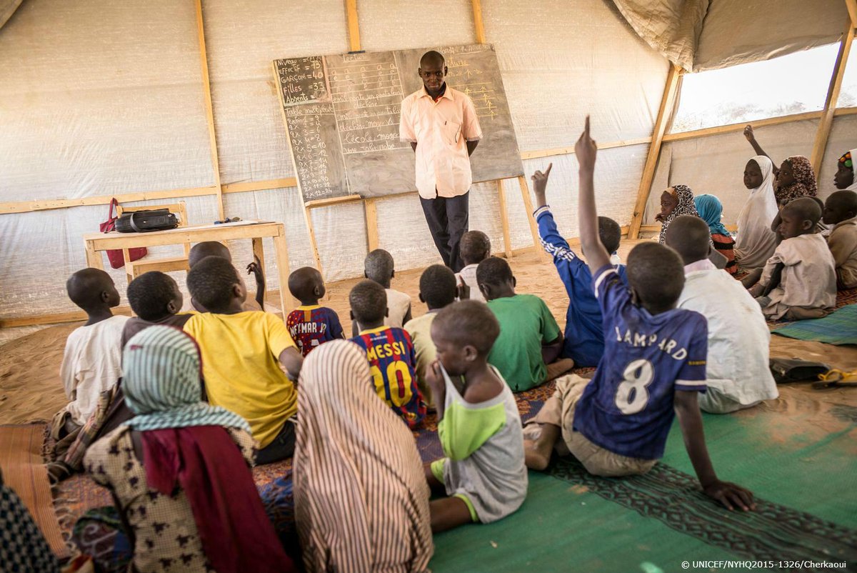 Unicef Most Of These Children Go To School For The 1st Time Sani Teacher In Chad Refugee Camp Worldrefugeeday Http T Co Sanhmctd6y
