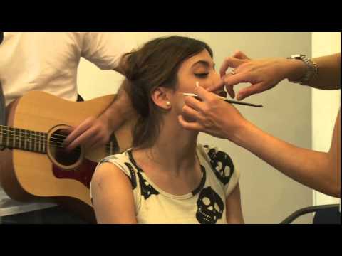 Violetta en Vivo: Tini prepara su voz vid.staged.com/faOp #disney #SuperHeros