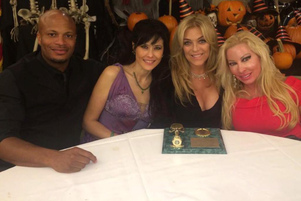 ErinJMorgart's tweet image. Happy Birthday to #castmate @IsaacTaylor2 We ❤️You! Much love -@DiLeeMusic @LydiaCornell @ErinJMorgart