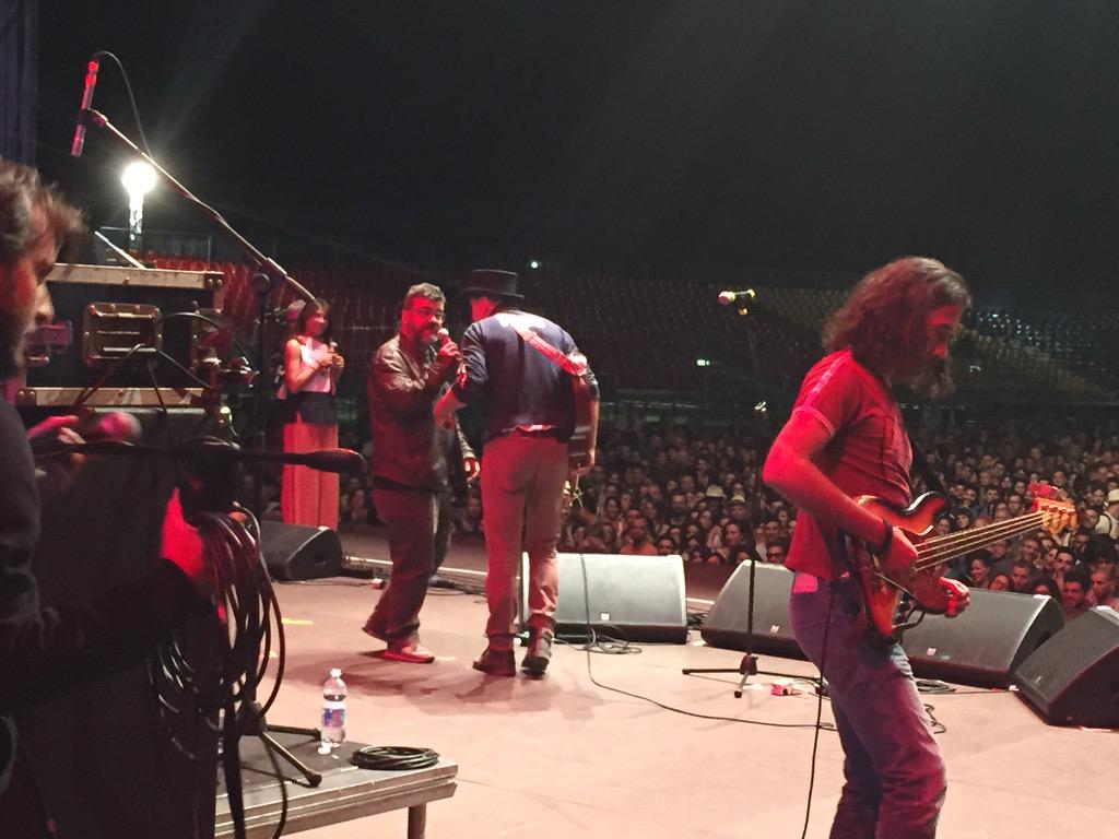 CarlottaSami's tweet photo. E siamo più di 5.000 ed è @bandabardotweet e siamo tanti e tutti dalla parte giusta! #WRDLIVE #WRD2015 http://t.co/4BOCzaakZQ