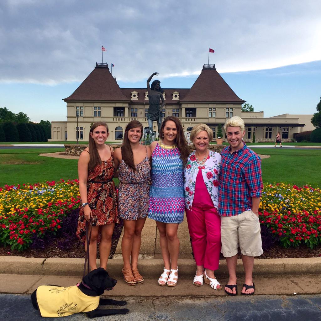 Ashley McCloskey (AMac94) Twitter