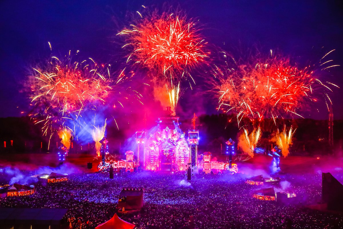 Q_dance's tweet photo. Full exposure captured in an unmatched experience.. This was The Endshow! #Defqon1 http://t.co/5shcx2i9pl
