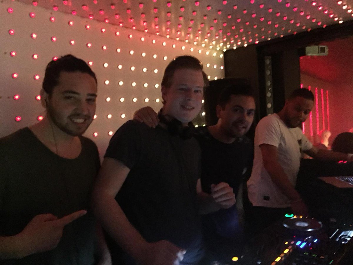deoranjeboom's tweet photo. Zeeuwschr House Mafia #ZHM @Eltoro http://t.co/crAKQ9N0jz