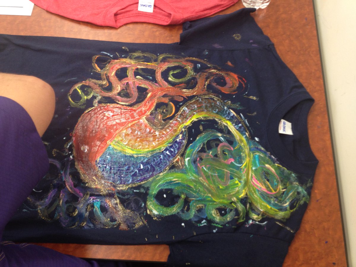michael_flinchm's tweet photo. Making tshirts, making makerspaces #LRNG #rampantsmake http://t.co/FD2vW1UTza