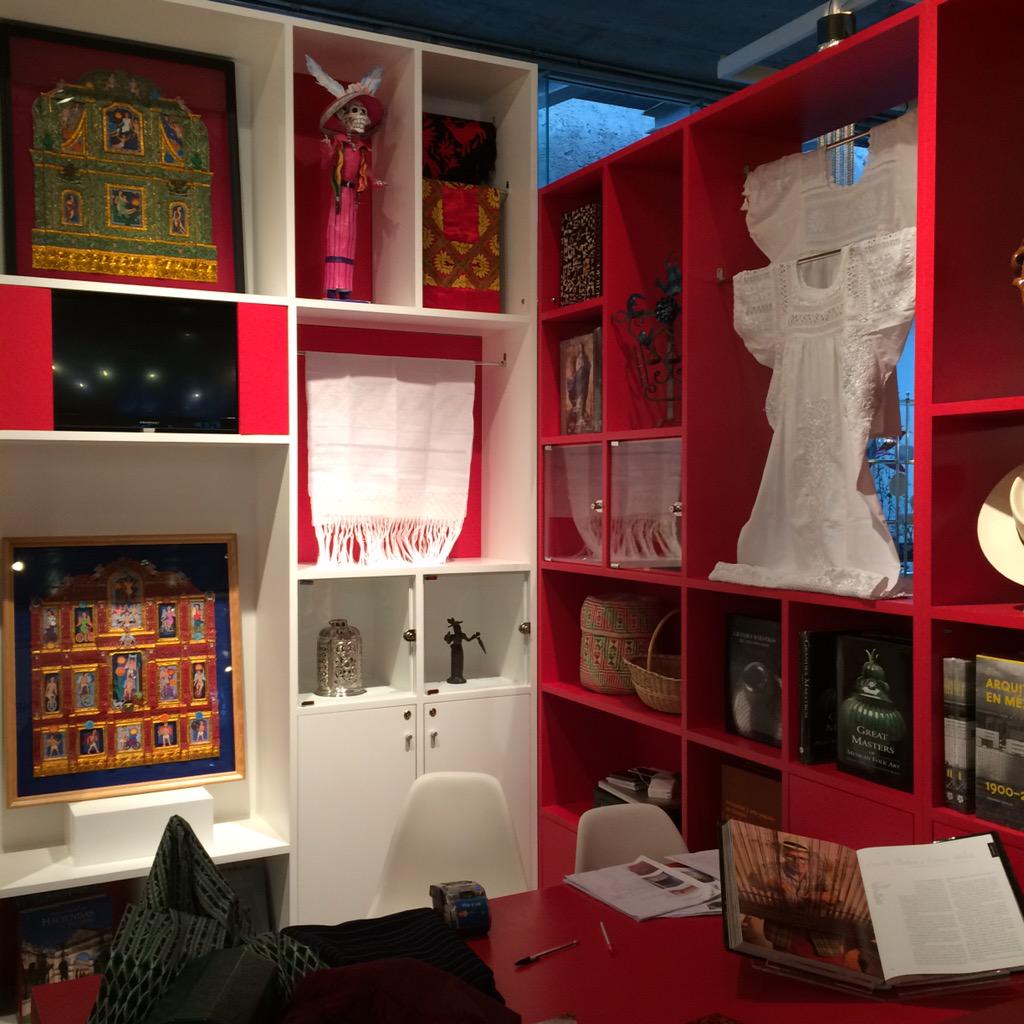 Anudando's tweet photo. Una interesante plática: De Cajas y Rebozos por @FomentoCulturAC @Blendmexico 
 #artesanía #BlendDesign #DF http://t.co/puTr2BOFPL