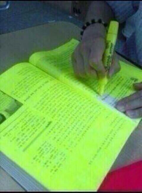 AwkwardMomentCC's tweet photo. Teacher Highlight all the key words Me http://t.co/lo97AwXO9d