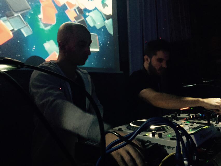 Deeperfect's tweet photo. @MendoOfficial b2b with @lgonnelli For @Deeperfect #OffWeek15 #offsonar #fieston http://t.co/ovSpyDcv6U