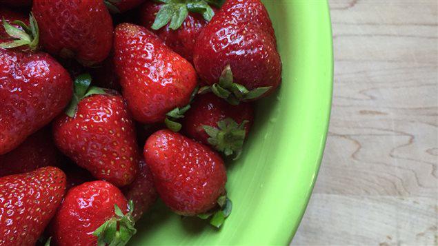 RECETTE - Profitez du temps des fraises. Chronique à <a href="/matintoronto/">Y a pas deux matins pareils</a>. #LocalDishTO #LoveOntFood bit.ly/1N7h3aO