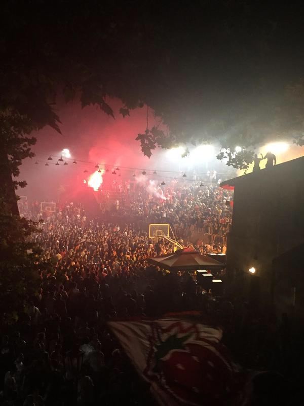 milojkobeograd's tweet photo. Све је пијано, све је готово, наша Звезда прва поново! Гори Калиш! http://t.co/ppJPMFdiYt