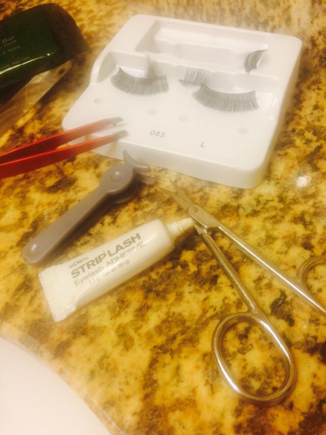 emilywestmusic's tweet photo. I got so frustrated whilst putting on eyelashes, that I started crying. I'm not @TROmpson #surgery #lashless http://t.co/uRgKKLuDv4