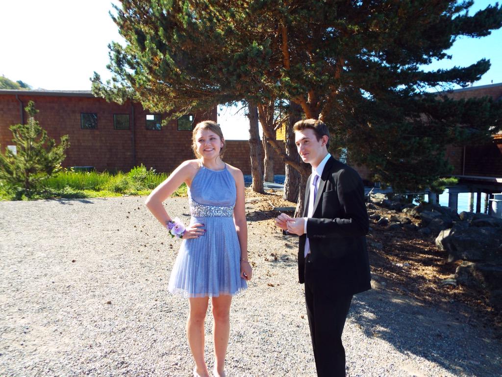 sara_anderson22's tweet photo. it was quite a night💗 #9thgradedance http://t.co/lAO6FLhm1i