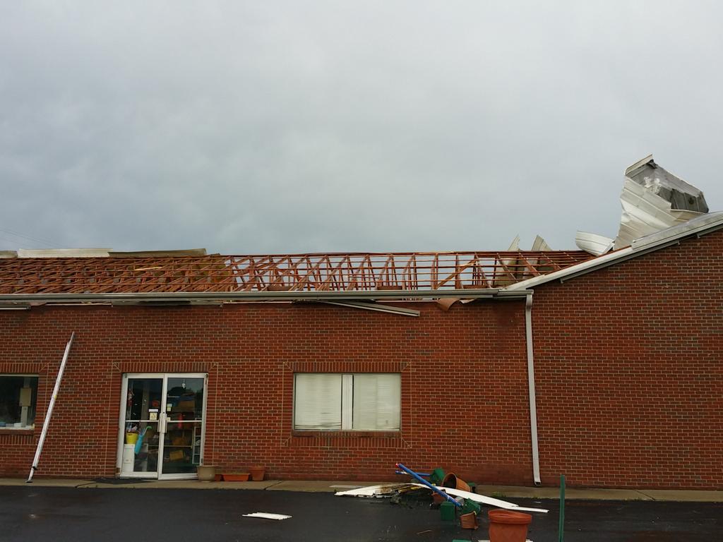TheAndersonNews's tweet photo. BREAKING: Severe storms blow roof off of Abundant Life Christian Center. No injuries. http://t.co/hLzf5eyFTX