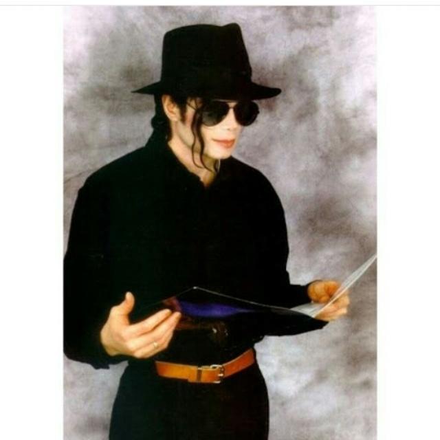 Good night moonwalkers MJ 1958 forever!!
