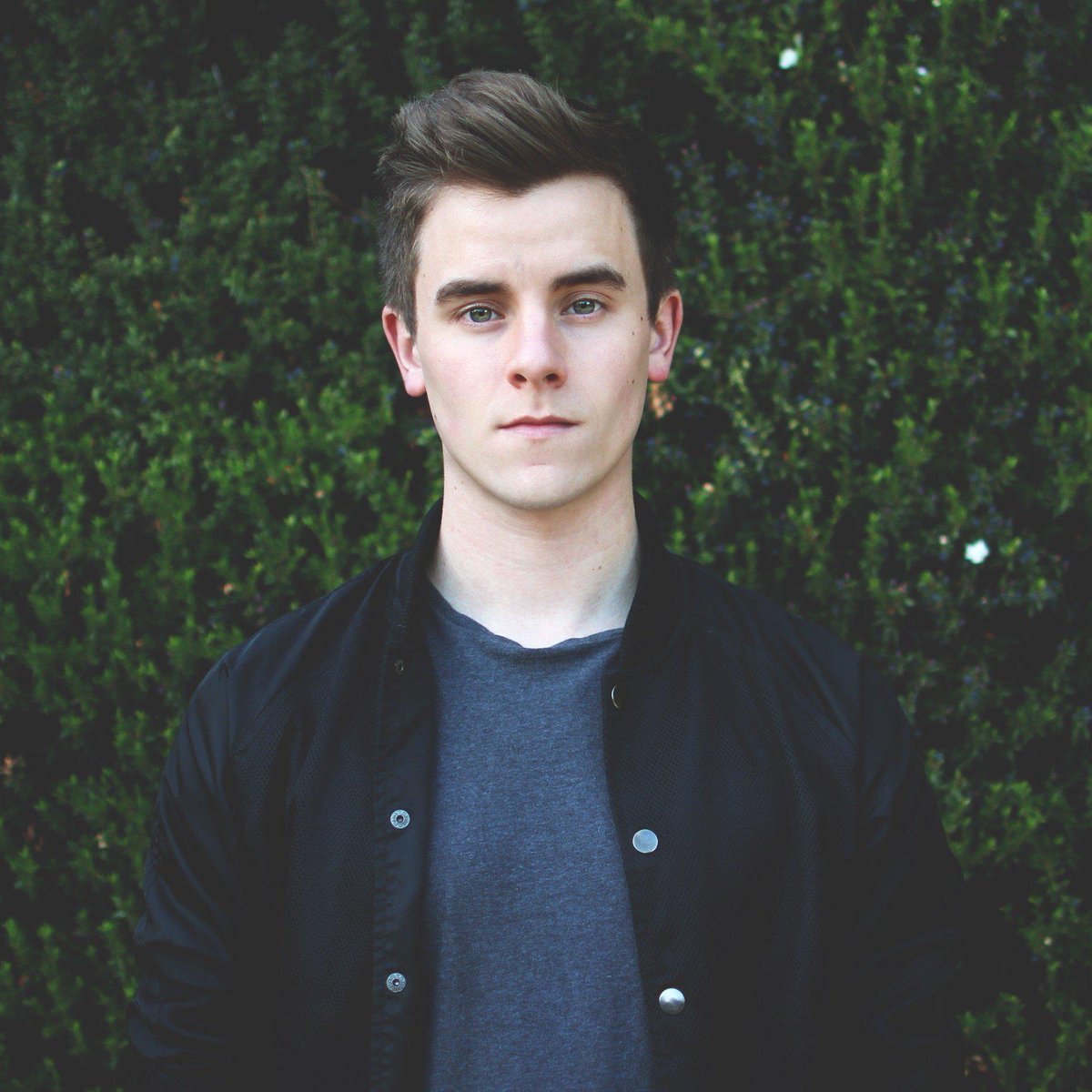 PopWrapped's tweet image. .@ConnorFranta Launches Limited Edition Clothing Line With @JFclothingco (STORY) bit.ly/FrantaDesigns