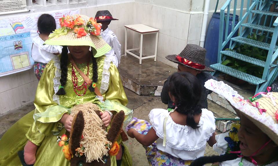 Ejap1973's tweet photo. #RMetropolita Semana Aniversaria 42 años. Jueves de actos culturales, La Burriquita  @pilas2014 @EducaMiranda http://t.co/xmEh6OILgf
