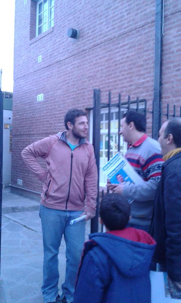TWVVanesa's tweet photo. @AMaderna2015 CaminandoB* Comercio @ADNsur @adatasur @RamiroOuteda @fede283071 @elchubut @NicolasGil2011 @dpatagonico http://t.co/l7kKndYyJO