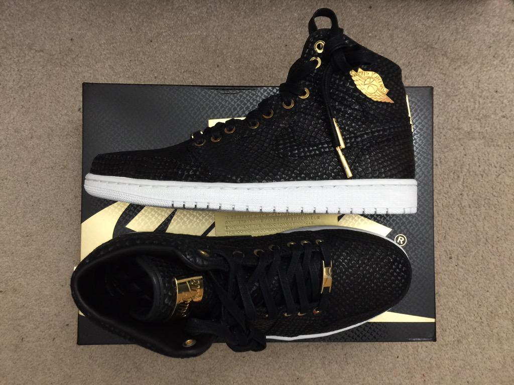 actionbronbeard's tweet image. Pinnacle 1 black metallic gold with that buttery leather and detail.