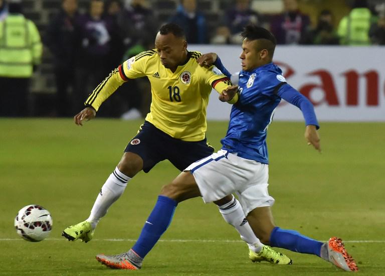 lafm's tweet photo. Escandaloso video del momento en que Neymar insulta a Zúñiga en pleno #COL vs #BRA http://t.co/apDnrWaE4A #Chile2015 http://t.co/NPps4DWlOC