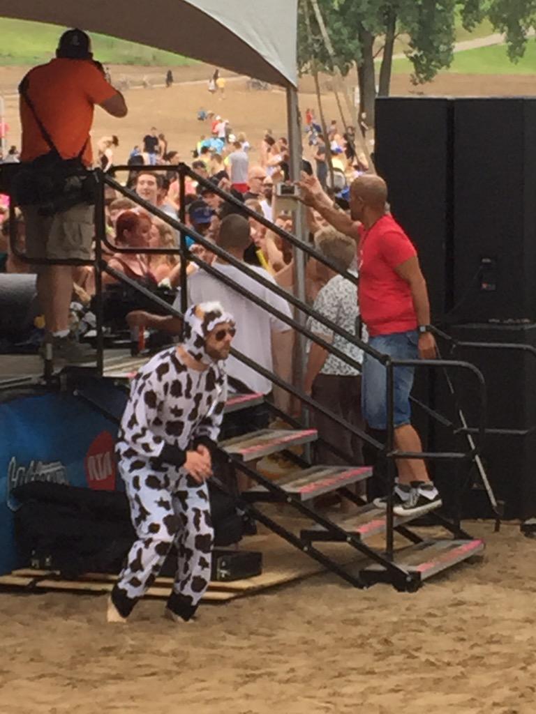 CEO_CleMetParks's tweet image. @thunderkittenss @JoeRoCOO @MerwinsChef_JM @KyleGBaker @clevemetroparks #cow #Dalmatian #drummer #? #ninjacow