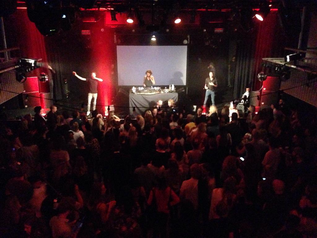 seanjansen's tweet image. Working at the première of #prins at #tht