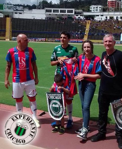 expedientecanch's tweet photo. Martín Mandra tuvo su partido despedida en Ecuador, donde fue campeón con Deportivo Quito y es ídolo del club. http://t.co/VZBCFt3g4G