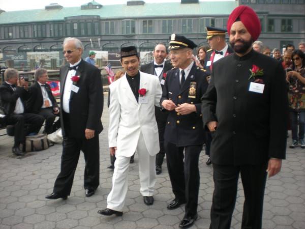 GNFI's tweet photo. Inilah M Syamsi Ali, sang putra Bugis saat menerima "Ellis Island Medal of Honor Award 2009" di New York. http://t.co/iwETNngmOR