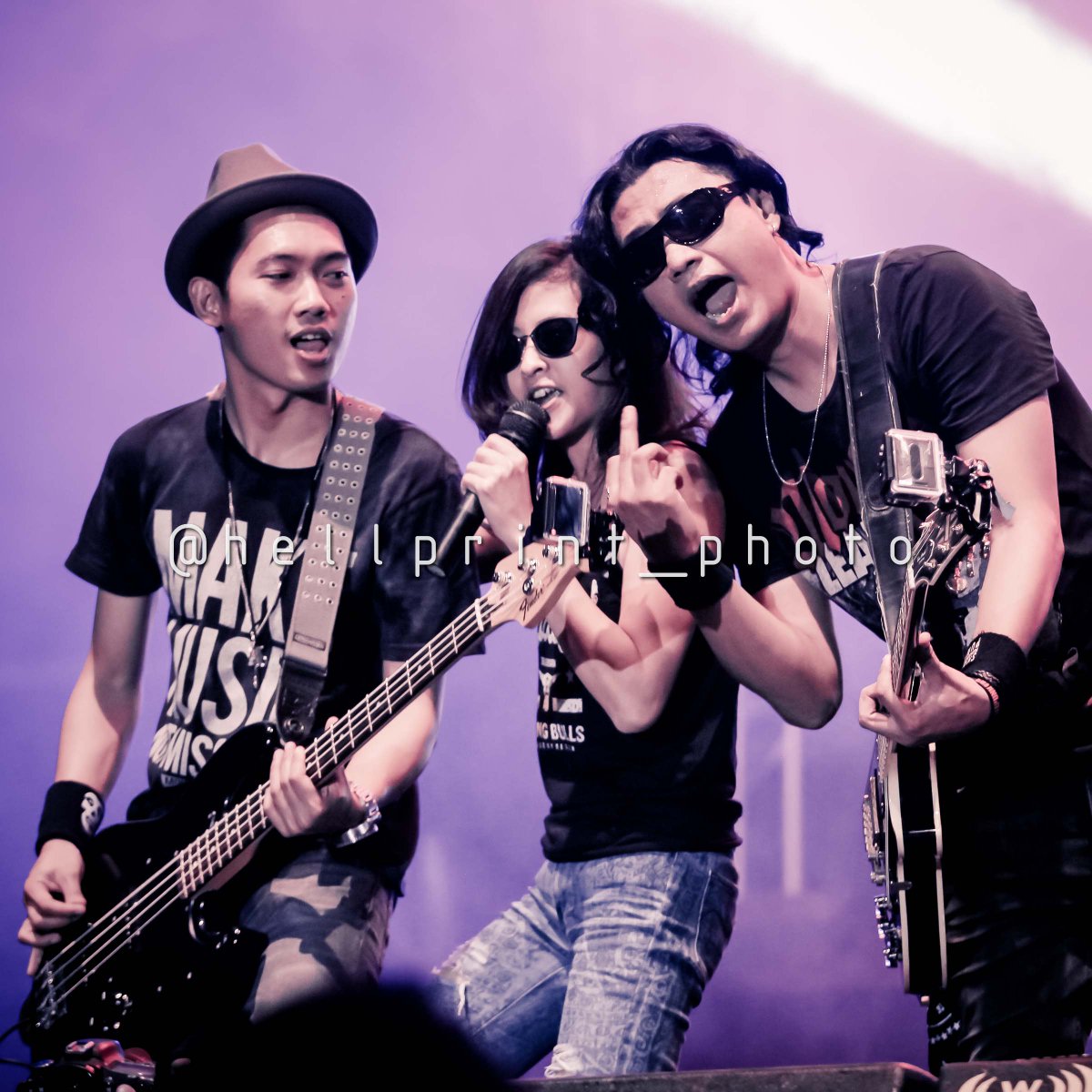 hellprint_photo's tweet photo. @ROSEMARYsk8punk feat @chunk_nonymous photos at @hellprint #WestJavaInvasionFestival #Cirebon 150606 cc @punksolokan http://t.co/ZyKZ1BBCfX
