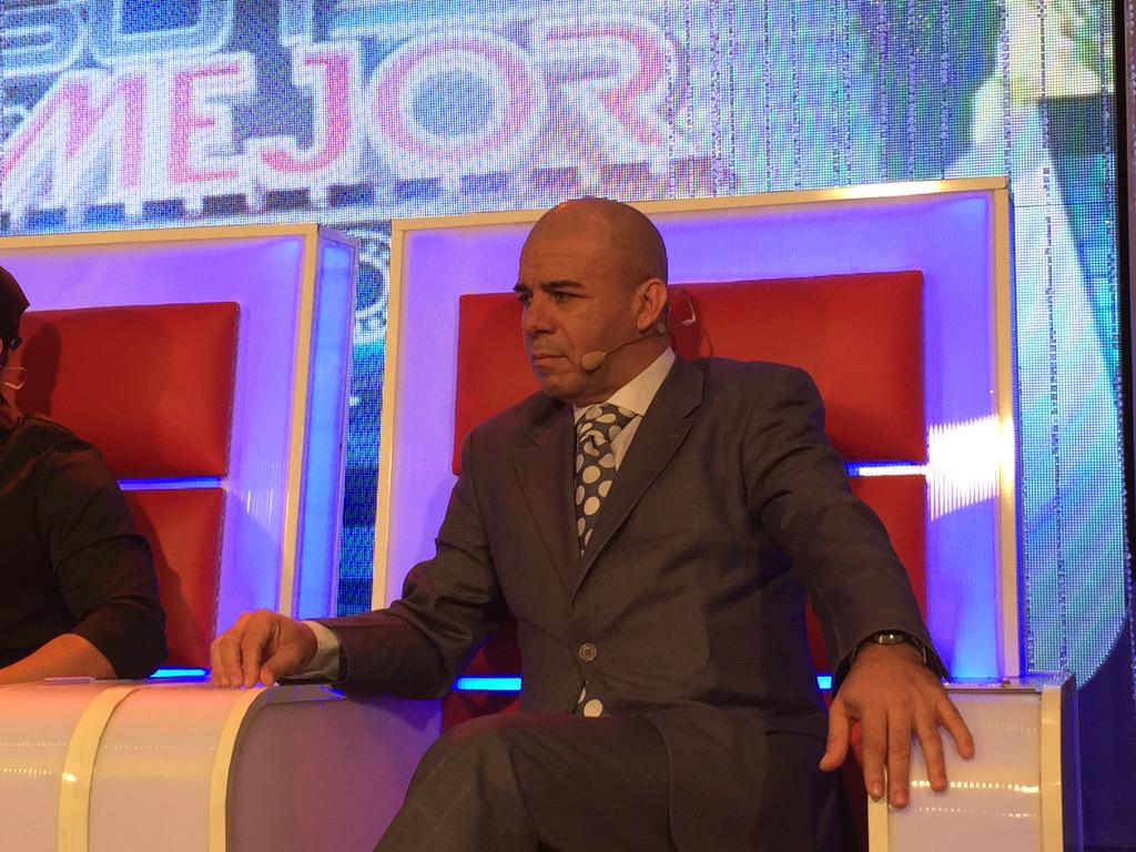 tcsoyelmejor's tweet photo. ¡DE INFARTO! @MiguelCedenoC recibe comentarios negativos y @JacquelineGaete positivos. ¿De acuerdo? #LosVIPdivertidos http://t.co/37lhMonJBj