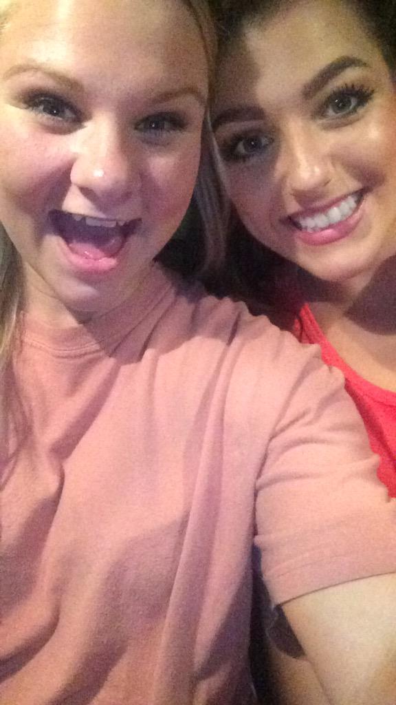 HayleyBethCarr's tweet image. so excited for my BFF who is moving into her FIRST APARTMENT tomorrow!!! #biggirl #biggirlsdontcry #exceptthisone 😛😛