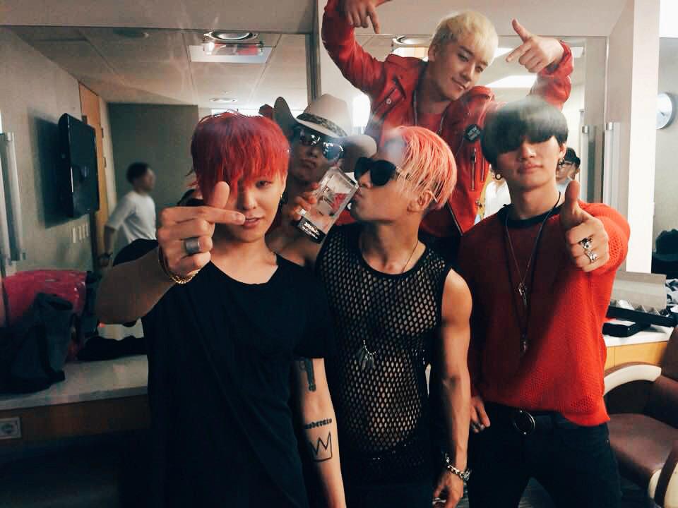 [19/6/15][Pho] BIGBANG nhận cúp chiến thắng Melon tuần 2 tháng 6 CH1GE0kUkAAFxfz